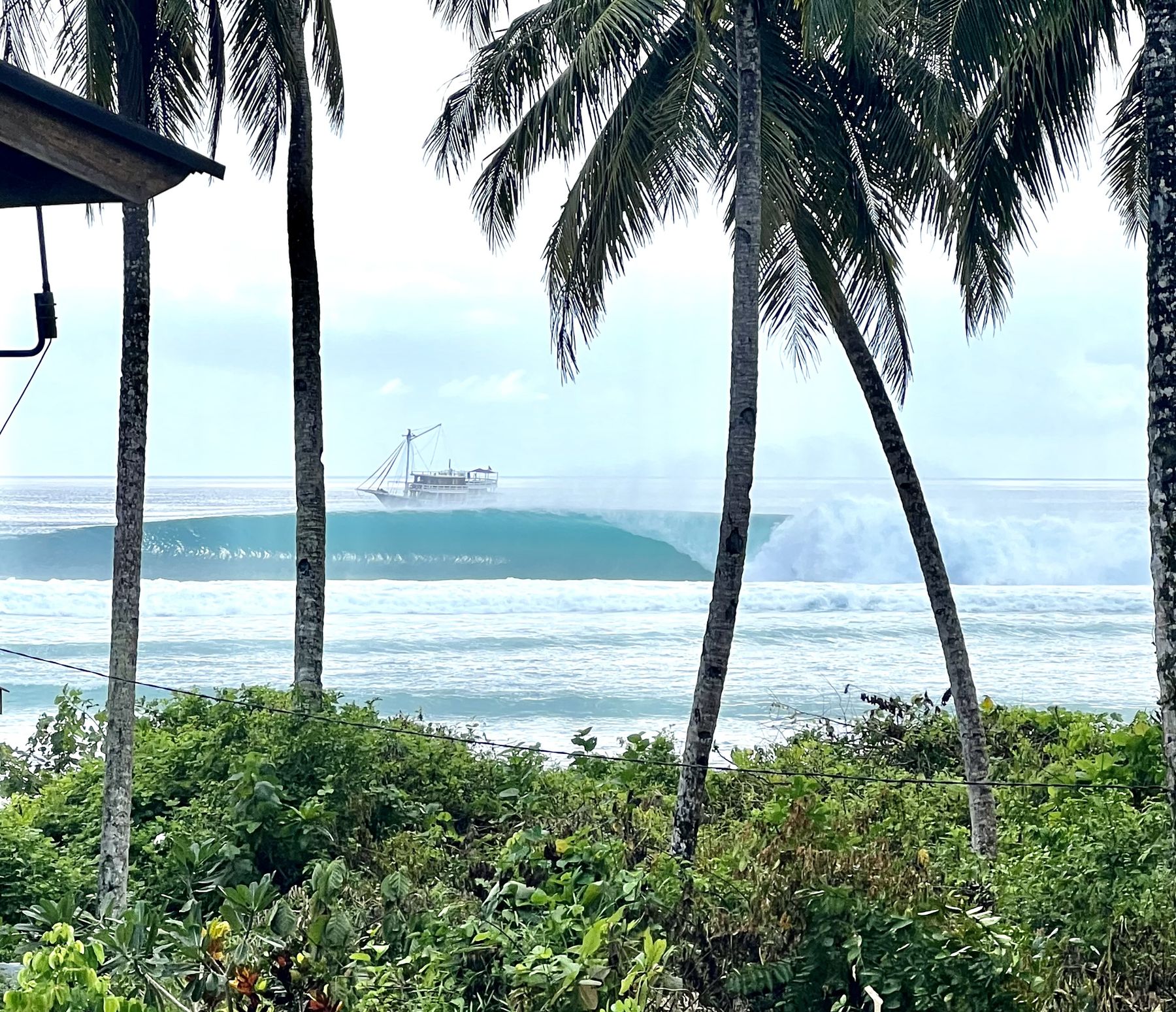 Maki anchored behind a breaking wave